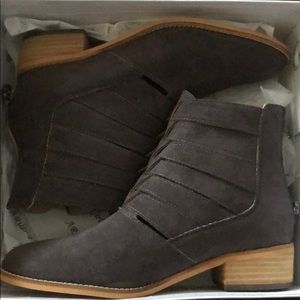 NEW ARider Girl Booties Brown 8.5